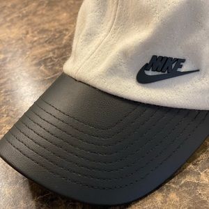 NIKE Heritage86 Hat w/Leather Brim limited edition